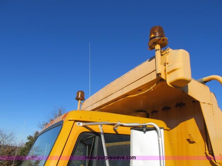 image for item Z9111 1998 International 4900 dump truck