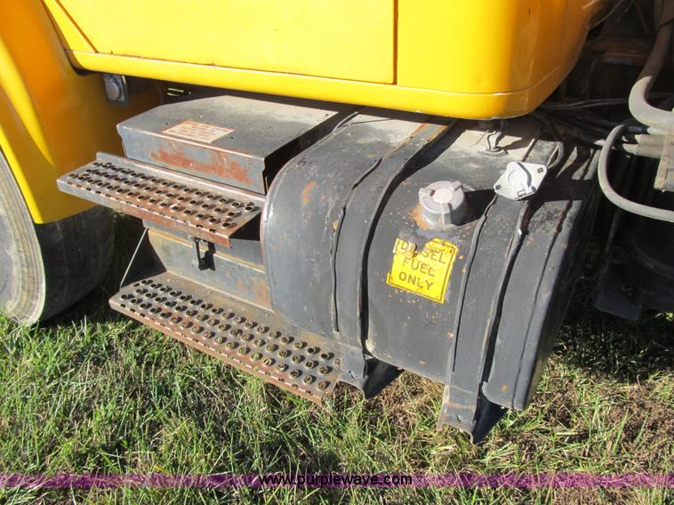 image for item Z9111 1998 International 4900 dump truck