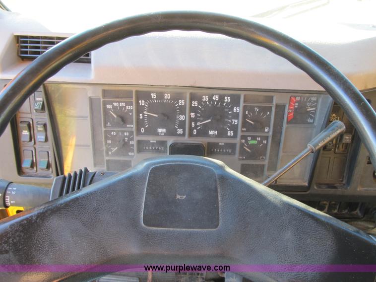 image for item Z9111 1998 International 4900 dump truck