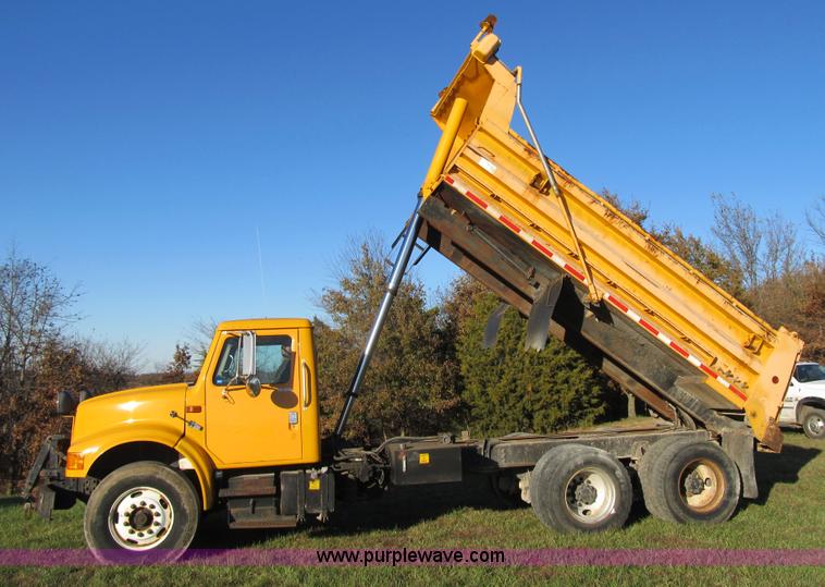 image for item Z9111 1998 International 4900 dump truck