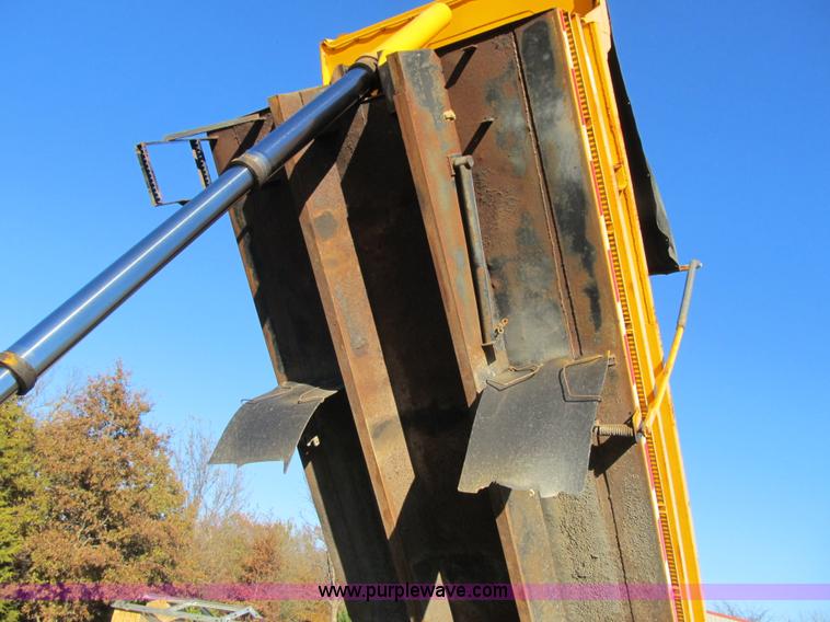 image for item Z9111 1998 International 4900 dump truck