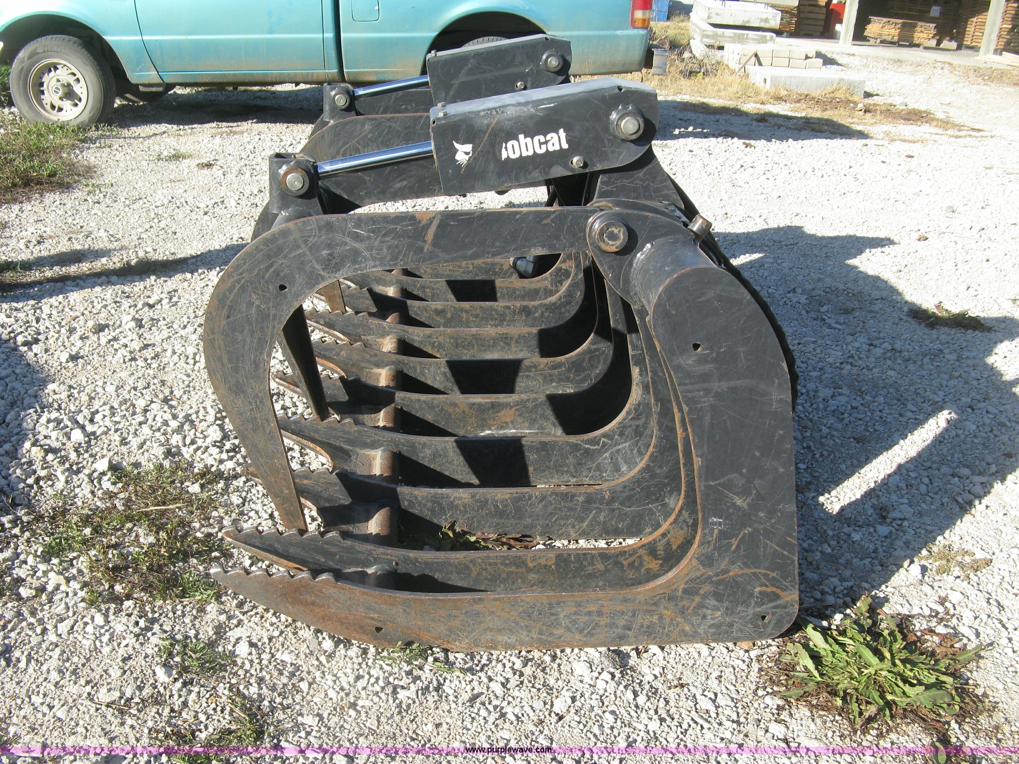 2009 Bobcat root grapple bucket in Valley Center, KS Item H9377 sold