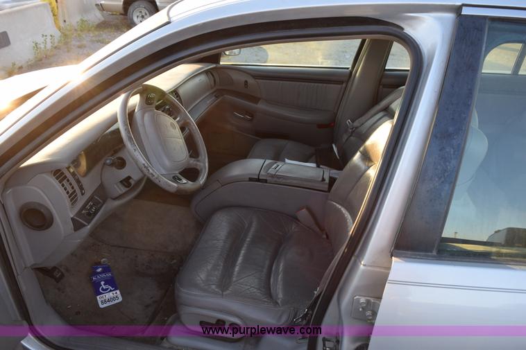 image for item I8636 2000 Buick Park Avenue Ultra