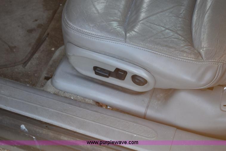 image for item I8636 2000 Buick Park Avenue Ultra