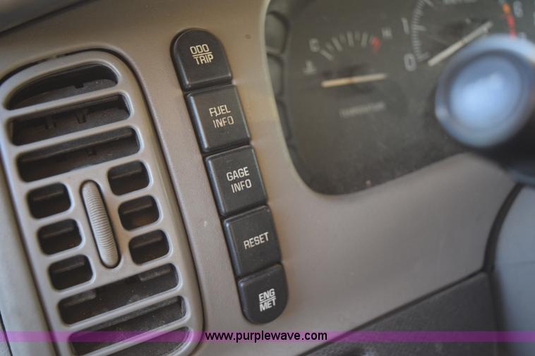 image for item I8636 2000 Buick Park Avenue Ultra