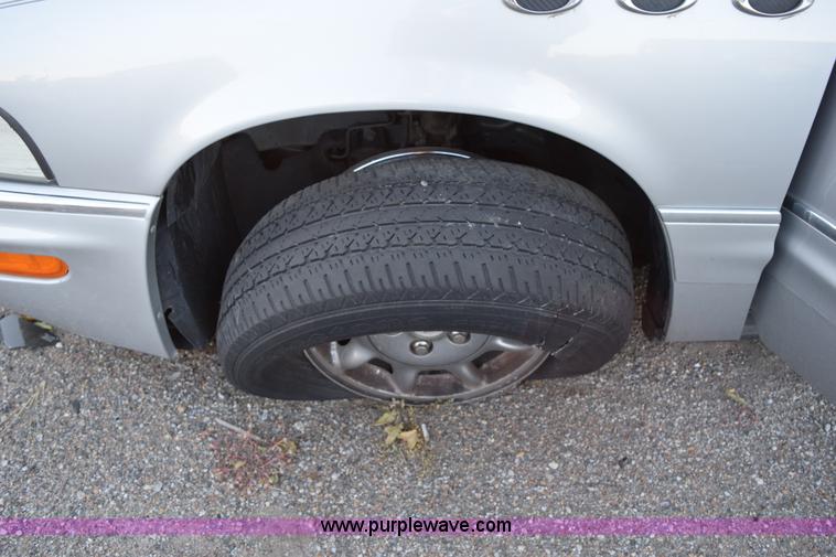 image for item I8636 2000 Buick Park Avenue Ultra