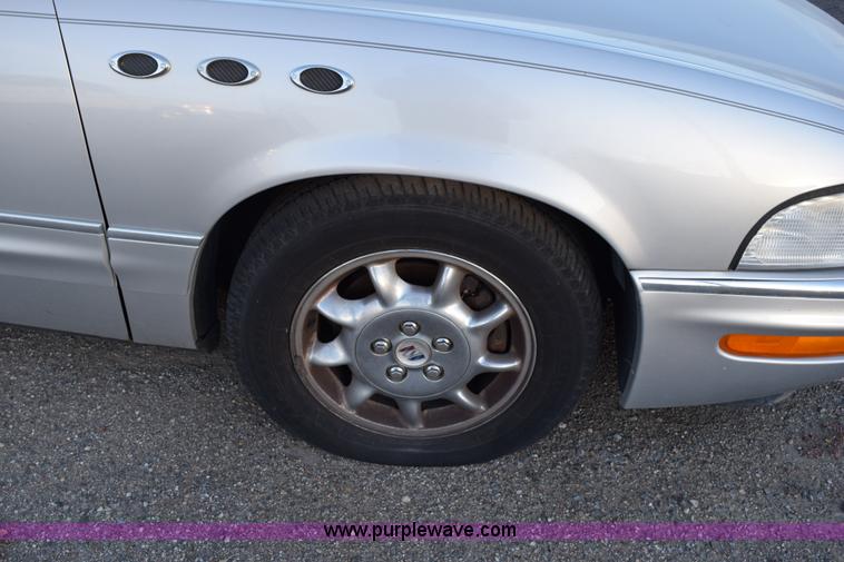 image for item I8636 2000 Buick Park Avenue Ultra