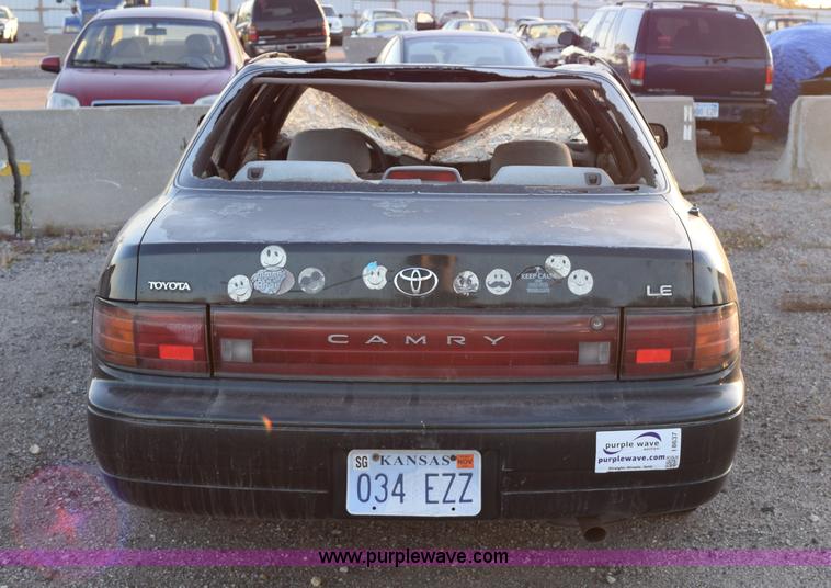 image for item I8637 1993 Toyota Camry LE