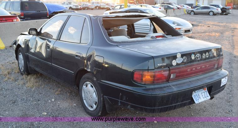 image for item I8637 1993 Toyota Camry LE