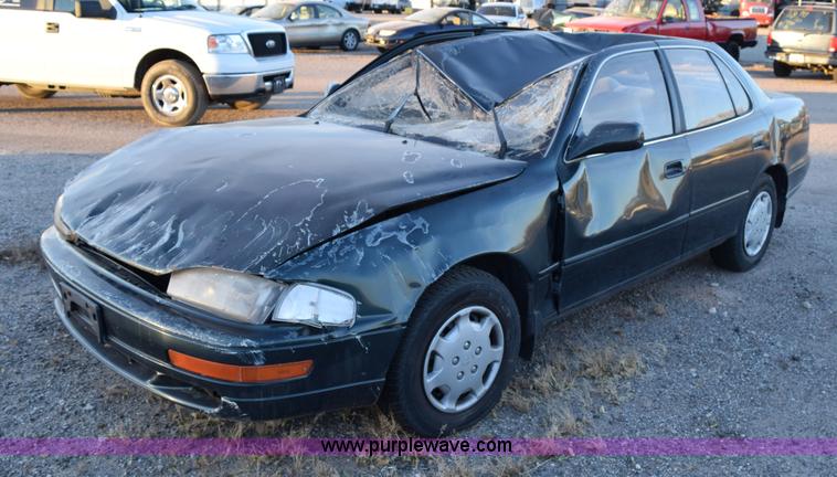 image for item I8637 1993 Toyota Camry LE