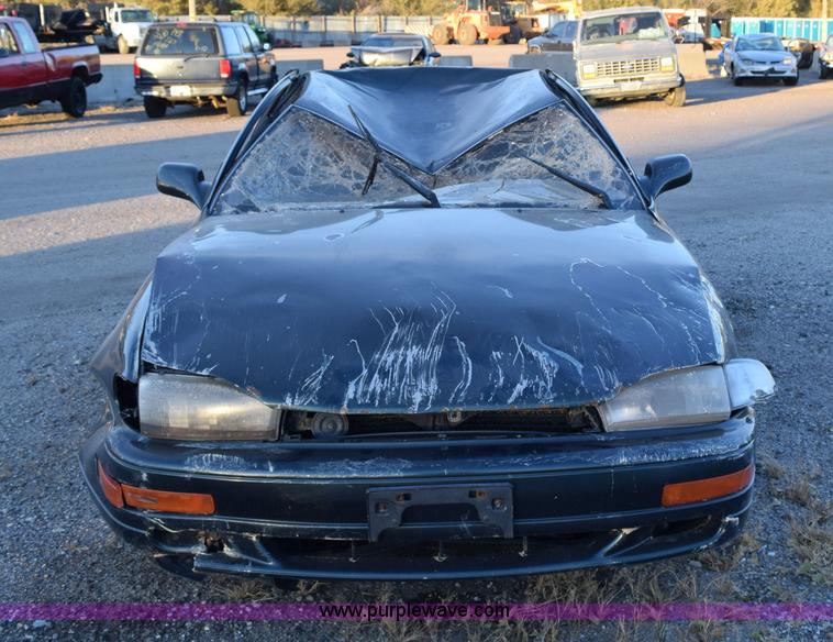 image for item I8637 1993 Toyota Camry LE