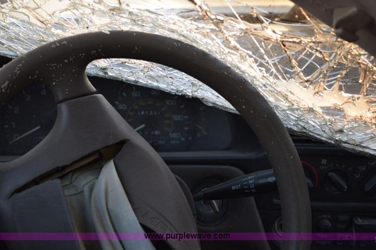 image for item I8637 1993 Toyota Camry LE