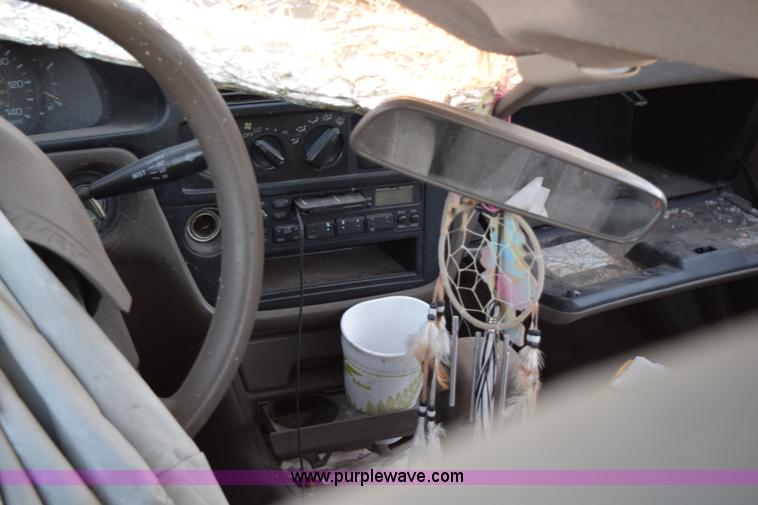 image for item I8637 1993 Toyota Camry LE