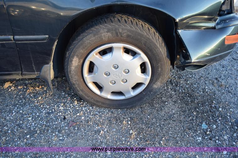 image for item I8637 1993 Toyota Camry LE