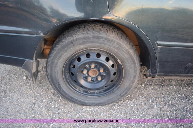 image for item I8637 1993 Toyota Camry LE