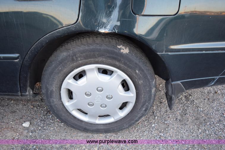 image for item I8637 1993 Toyota Camry LE