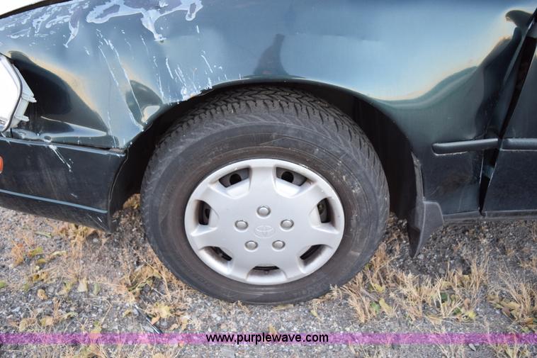 image for item I8637 1993 Toyota Camry LE