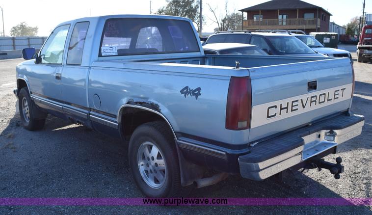 image for item I8638 1989 Chevrolet Silverado 1500 Ext. Cab pickup truck
