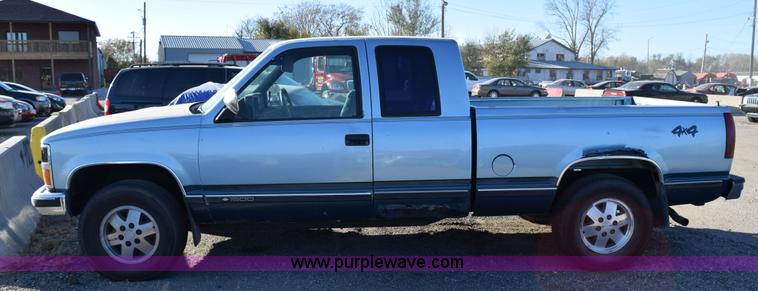 image for item I8638 1989 Chevrolet Silverado 1500 Ext. Cab pickup truck