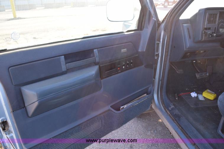 image for item I8638 1989 Chevrolet Silverado 1500 Ext. Cab pickup truck