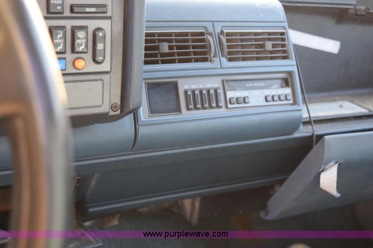 image for item I8638 1989 Chevrolet Silverado 1500 Ext. Cab pickup truck