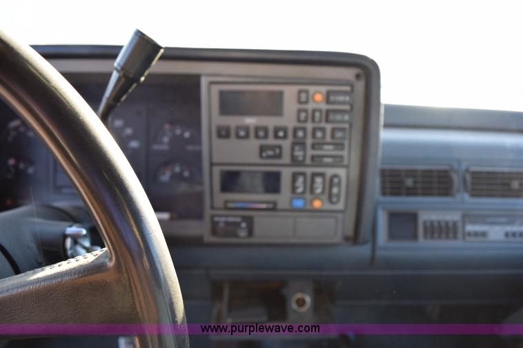 image for item I8638 1989 Chevrolet Silverado 1500 Ext. Cab pickup truck