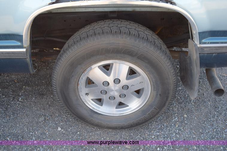 image for item I8638 1989 Chevrolet Silverado 1500 Ext. Cab pickup truck