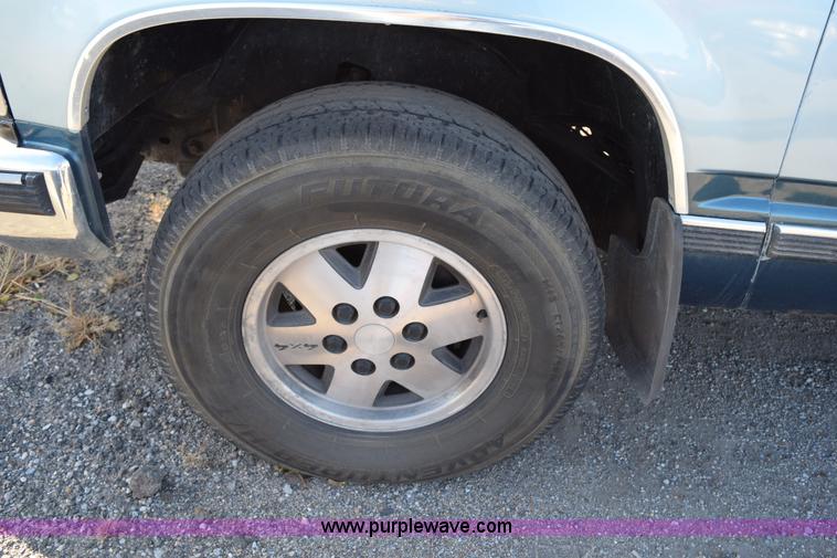 image for item I8638 1989 Chevrolet Silverado 1500 Ext. Cab pickup truck