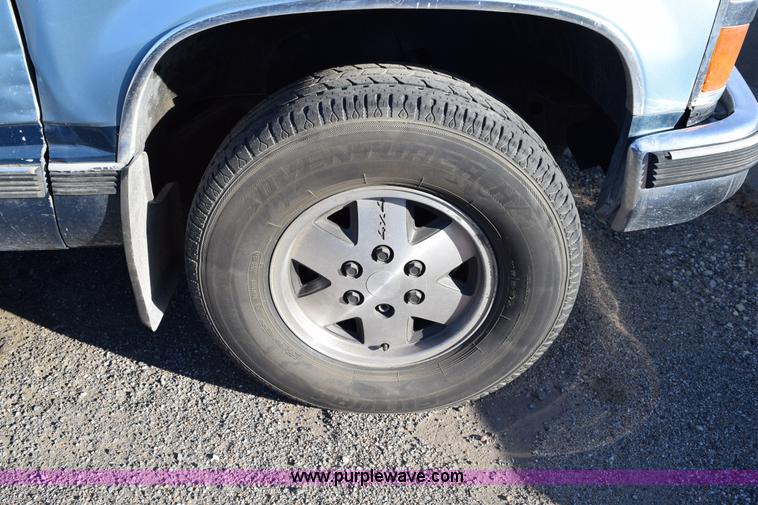 image for item I8638 1989 Chevrolet Silverado 1500 Ext. Cab pickup truck