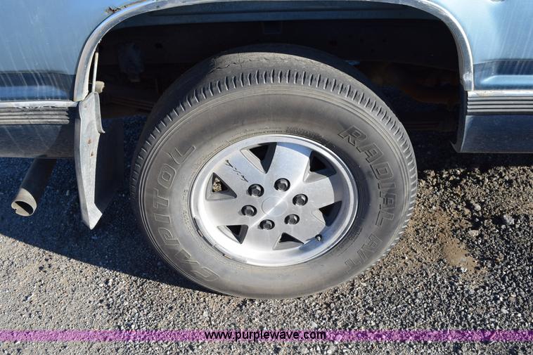 image for item I8638 1989 Chevrolet Silverado 1500 Ext. Cab pickup truck