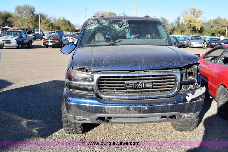 image for item I8644 2003 GMC Yukon XL 1500 SUV