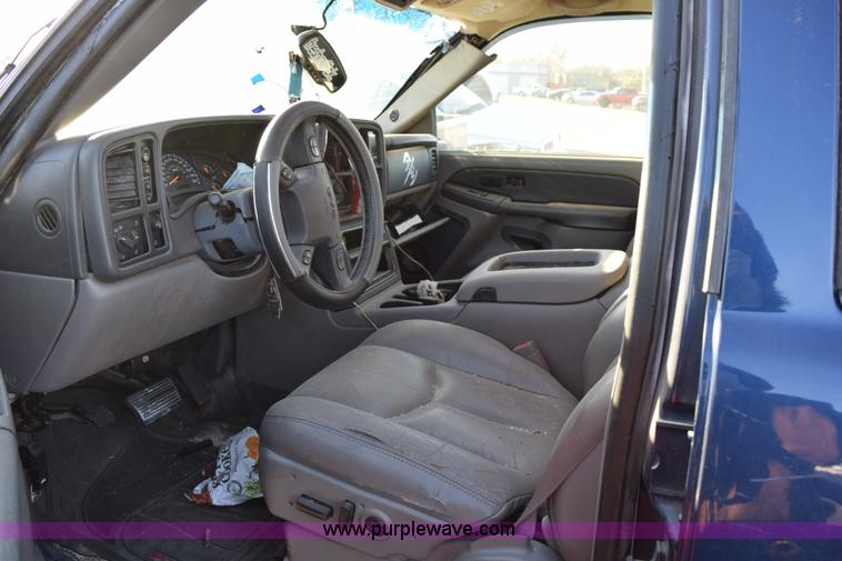 image for item I8644 2003 GMC Yukon XL 1500 SUV