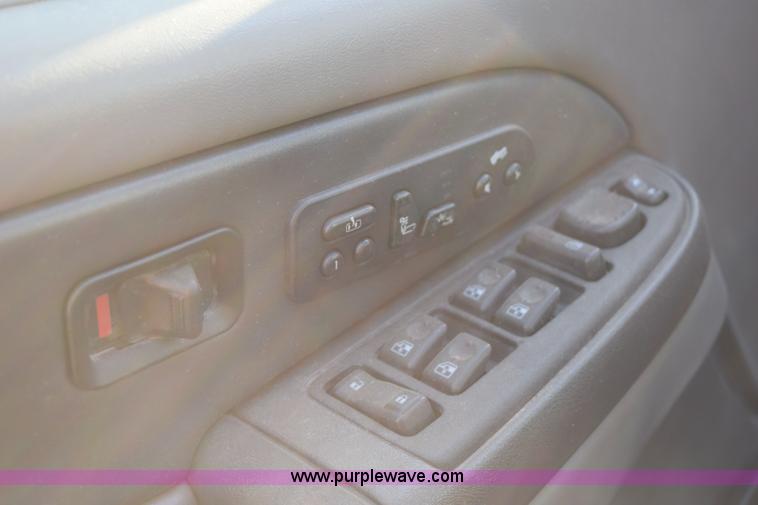 image for item I8644 2003 GMC Yukon XL 1500 SUV