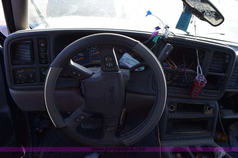 image for item I8644 2003 GMC Yukon XL 1500 SUV