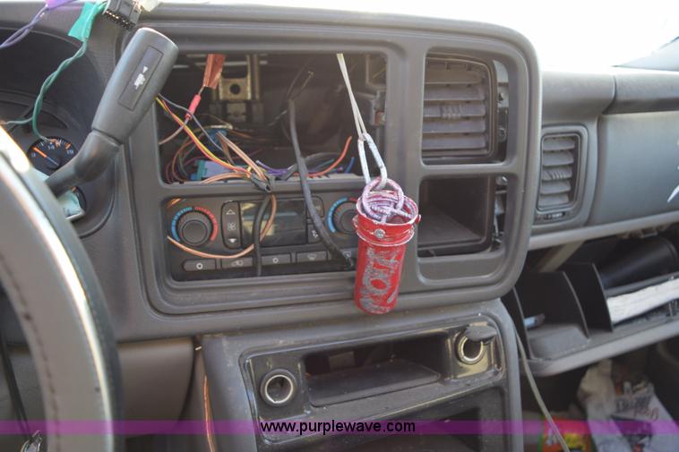 image for item I8644 2003 GMC Yukon XL 1500 SUV