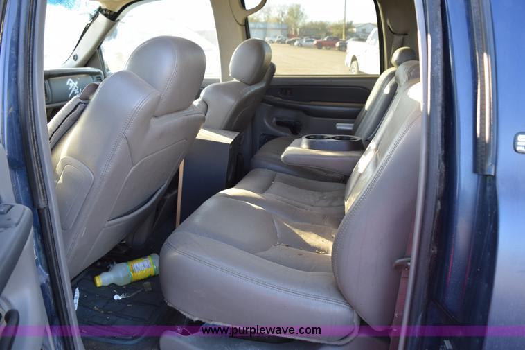 image for item I8644 2003 GMC Yukon XL 1500 SUV