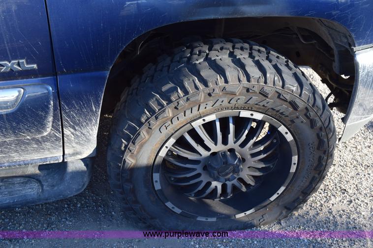 image for item I8644 2003 GMC Yukon XL 1500 SUV