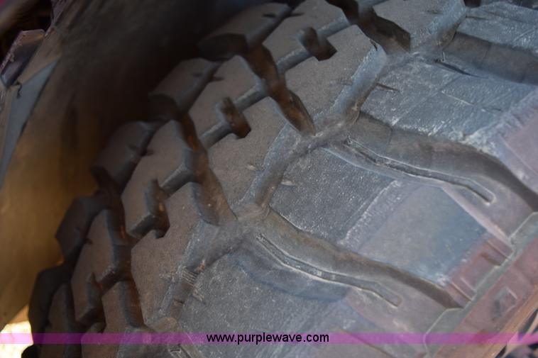 image for item I8644 2003 GMC Yukon XL 1500 SUV