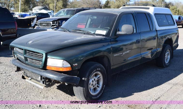 image for item I8646 2000 Dodge Dakota Sport Quad Cab pickup truck