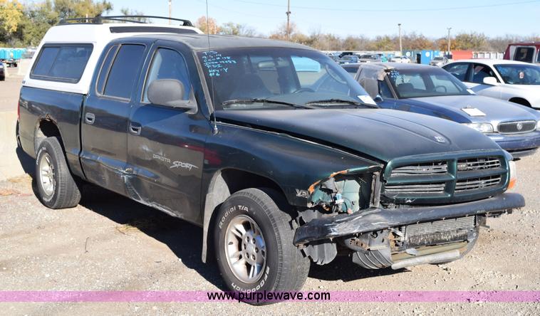image for item I8646 2000 Dodge Dakota Sport Quad Cab pickup truck