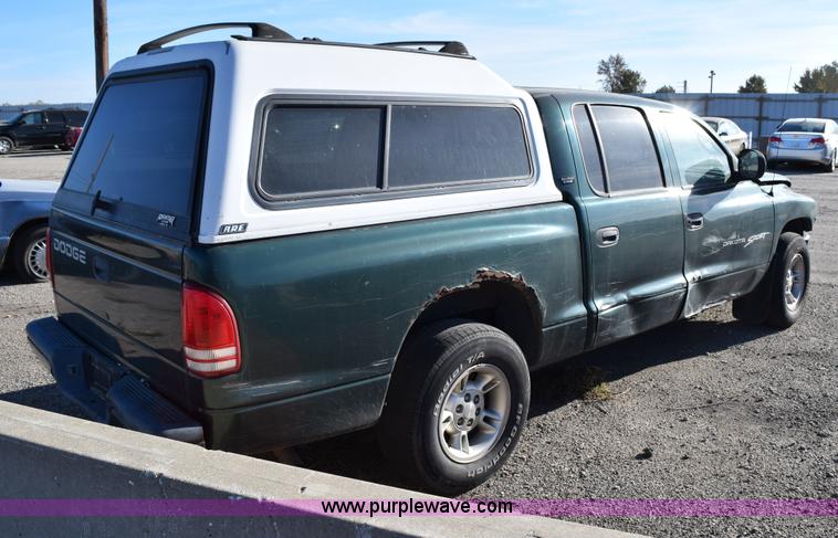 image for item I8646 2000 Dodge Dakota Sport Quad Cab pickup truck
