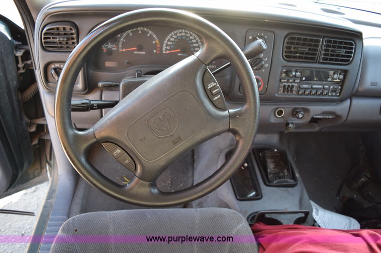 image for item I8646 2000 Dodge Dakota Sport Quad Cab pickup truck