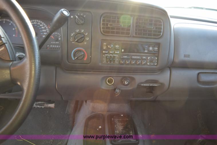 image for item I8646 2000 Dodge Dakota Sport Quad Cab pickup truck