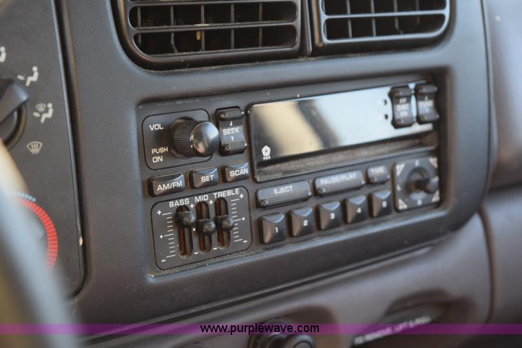 image for item I8646 2000 Dodge Dakota Sport Quad Cab pickup truck