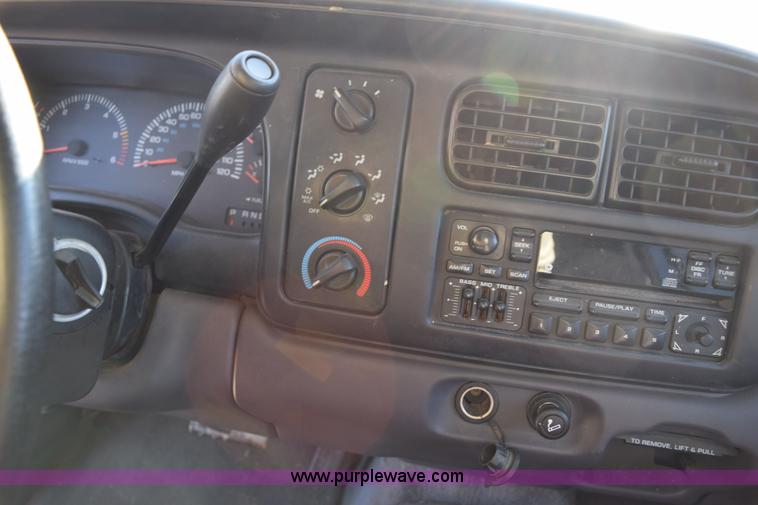 image for item I8646 2000 Dodge Dakota Sport Quad Cab pickup truck