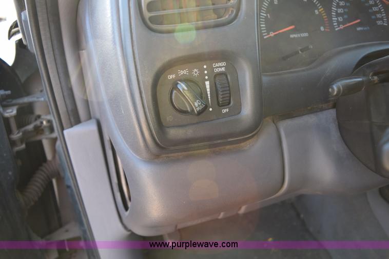 image for item I8646 2000 Dodge Dakota Sport Quad Cab pickup truck