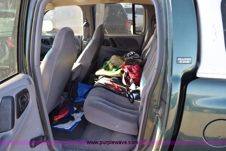 image for item I8646 2000 Dodge Dakota Sport Quad Cab pickup truck