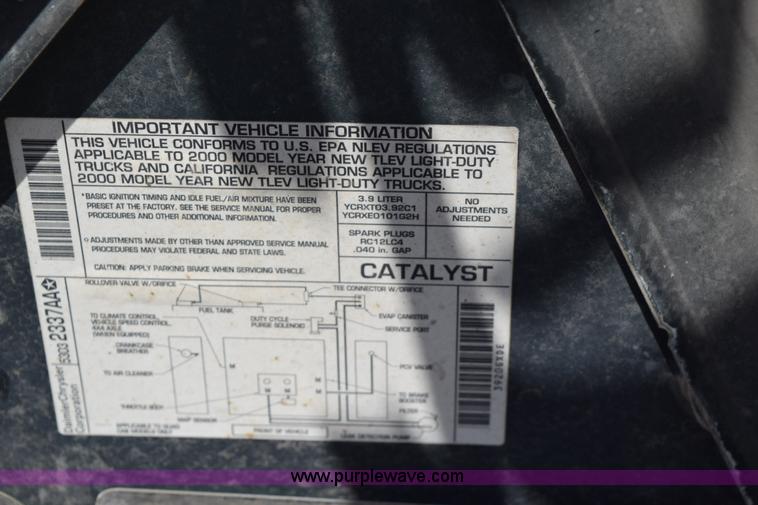 image for item I8646 2000 Dodge Dakota Sport Quad Cab pickup truck