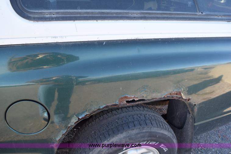 image for item I8646 2000 Dodge Dakota Sport Quad Cab pickup truck