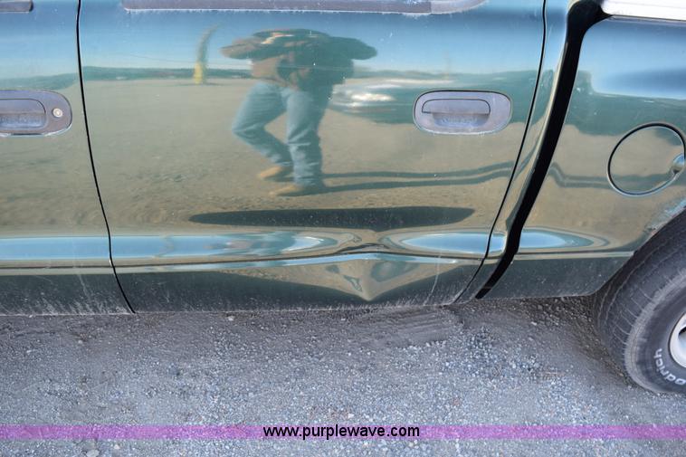 image for item I8646 2000 Dodge Dakota Sport Quad Cab pickup truck